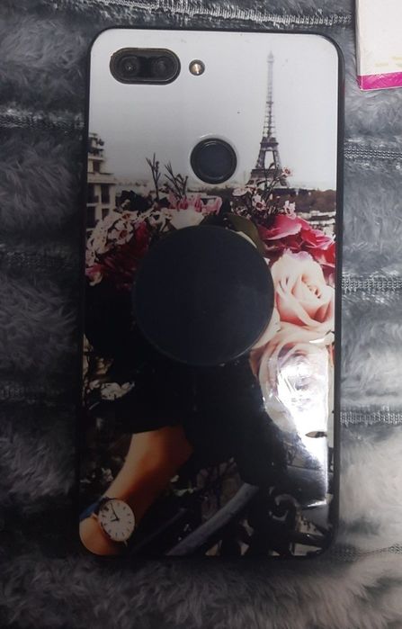 Продам рабочий телефон редми 5 + чехол с подставкой бонус