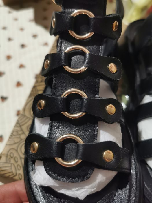 Продам детские сандали