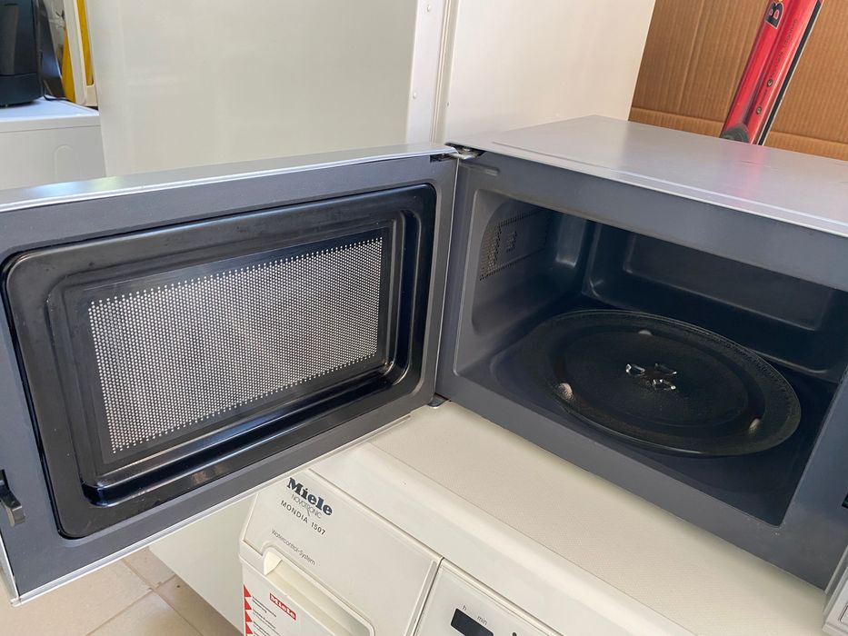 Микровълнова печка Panasonic -20 л,модел:NN-E221MM