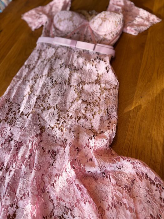 Рокля дантела от вискоза с колан