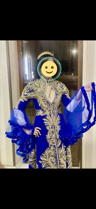 Кўйлаклар тез ва арзон келишилган ҳолда сотилади.