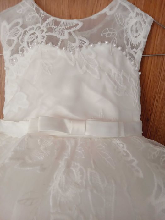 Страхотна нова бяла рокля с перли- 3-4 год 110см