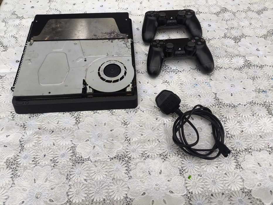 Playstation 4 Ps4 Плейстейшън 4 пс4 игрова Конзола  комплект
