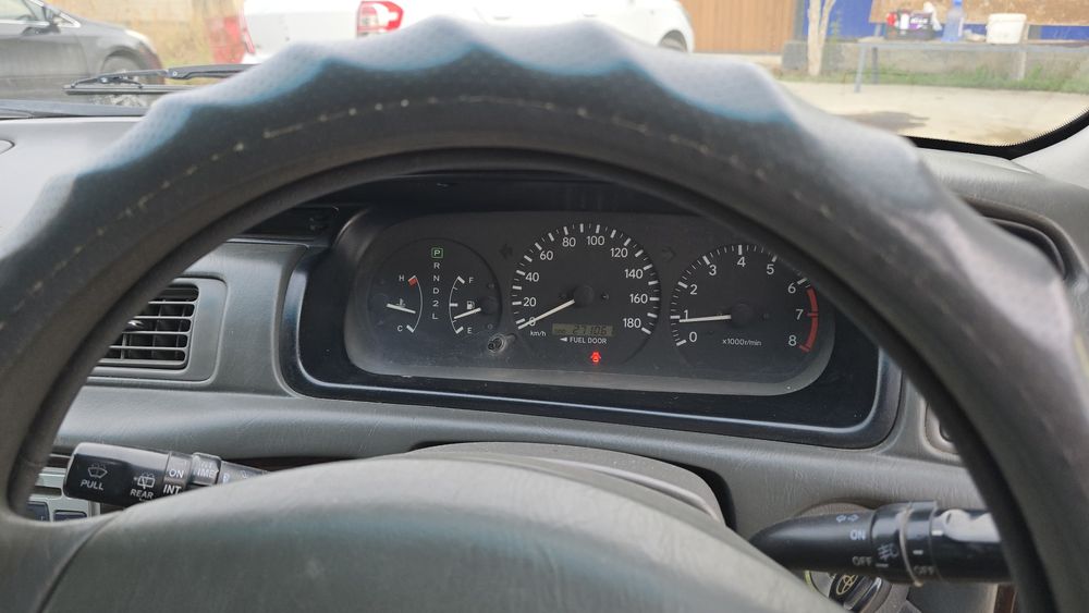 Продаю срочно машину