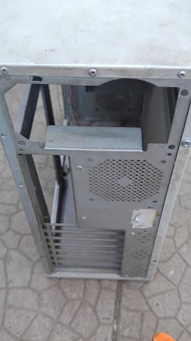 Корпус для компьютера (белый без одной крышки)