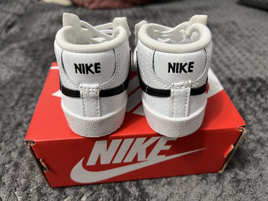 Adidasi Nike blazer nr 19,5 ca noi