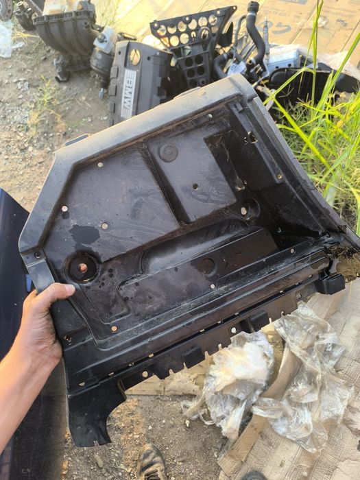 Държач задна броня  Bmw бмв е90 е92 е92