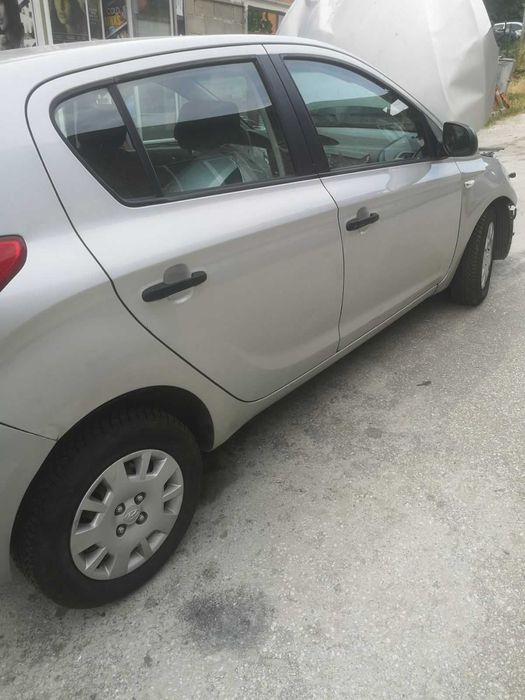 hyundai i20 1.2 бензин