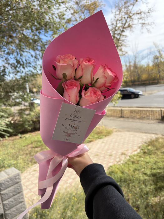 С открыткой и доставкой по городу