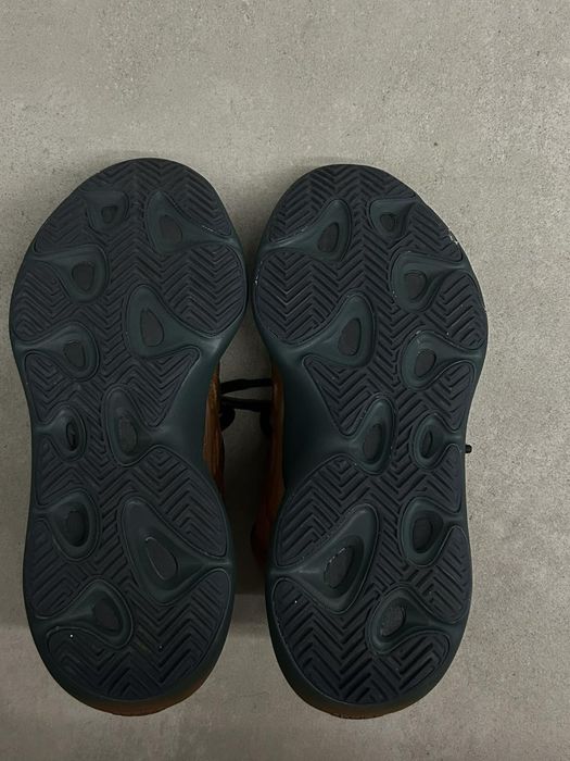 Спортни обувки Adidas Yeezy 700