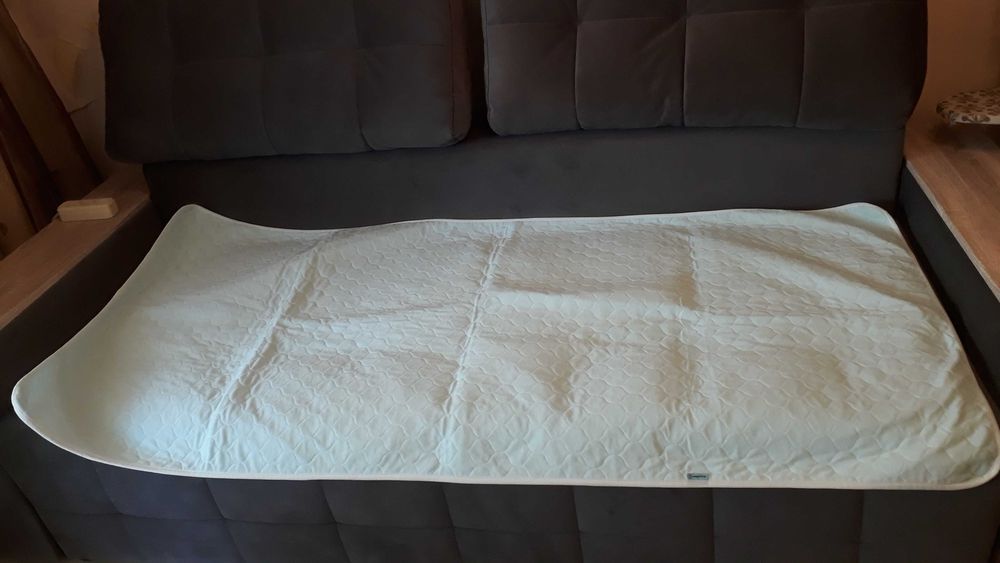 Продаётся простыня водонепроницаемая для лежачих больных, почти новая