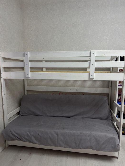 Двухъярусная детская кровать