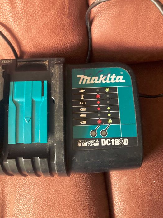 Акумулаторен перфоратор Makita DHR202