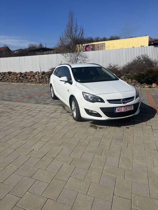 Opel Astra J ~ 2013 ~ 1.7 Diesel ~ Parktronic ~ Cârlig ~ Euro 5