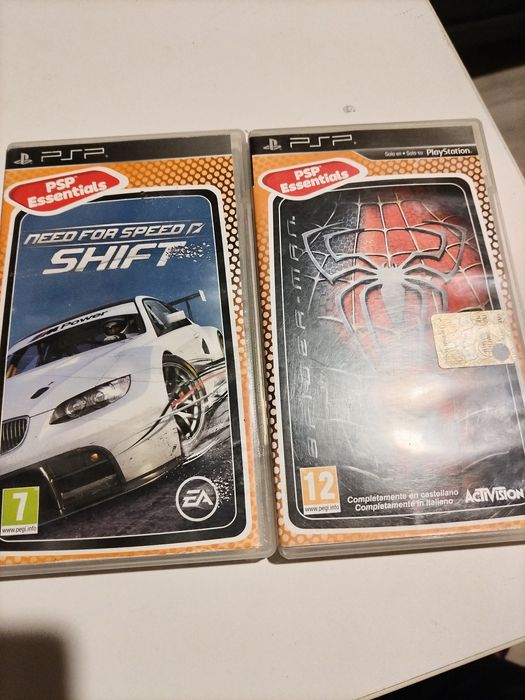 Vând un psp mini cu 3 jocurii