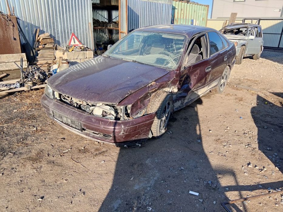 Тойота Карина е по запчастям