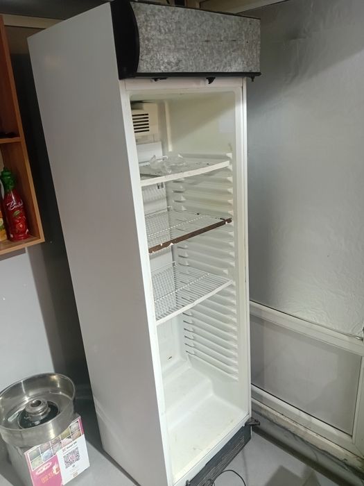 Витринный холодильник