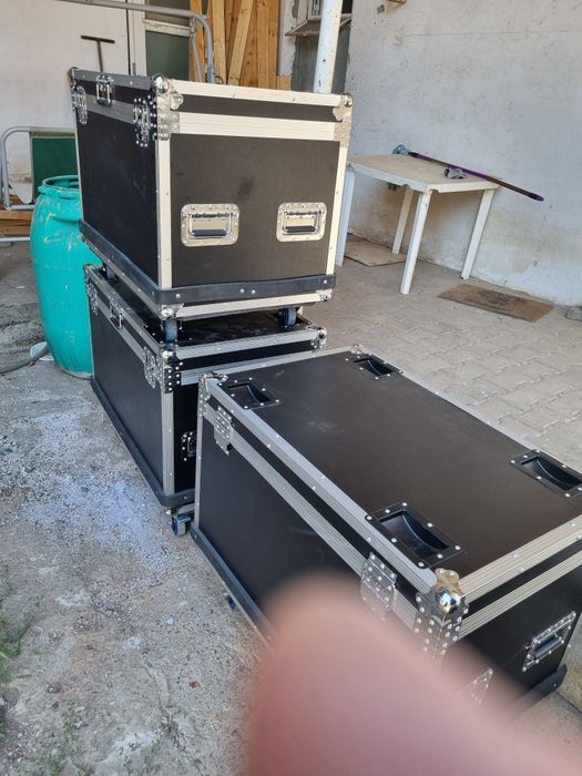 Vand rack caseuri noi