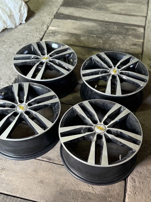 Подам диски новыеr16