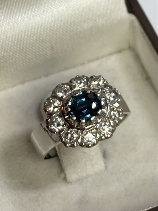 Inel aur alb 18kt.cu safir si diamante