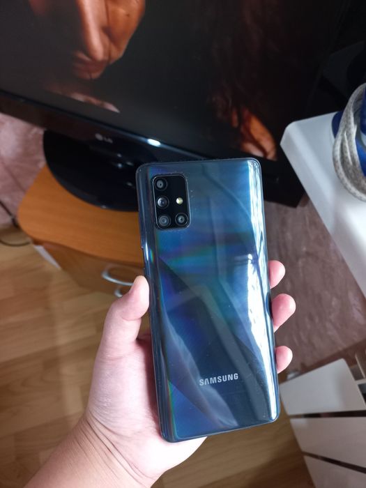 Samsung A71 128гб ОЗУ 6 в идеале