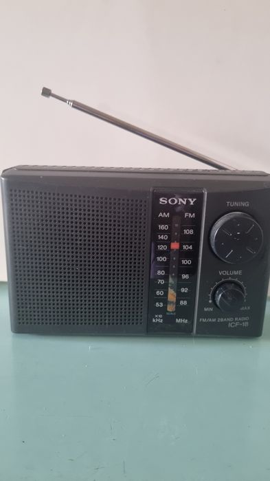 Продаётся радиоприемник SONY ICF-18
