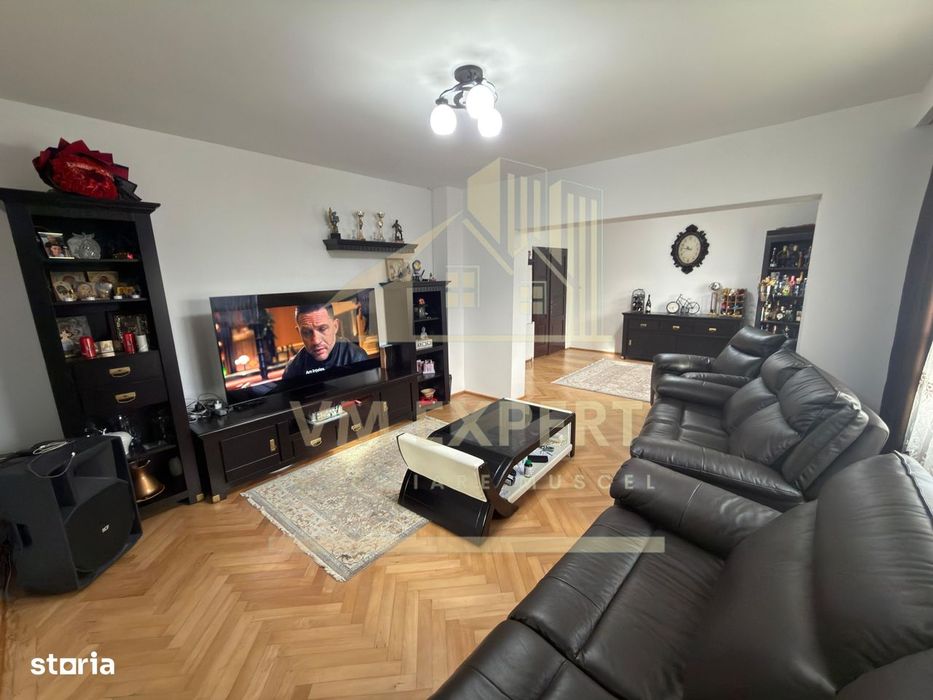 Vila S+P+E-306 Mp, Teren 2078 Mp, Campulung