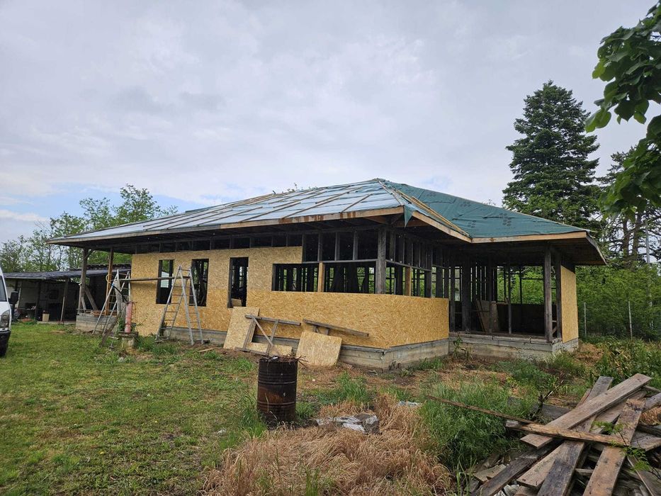 Teren si casa de vanzare