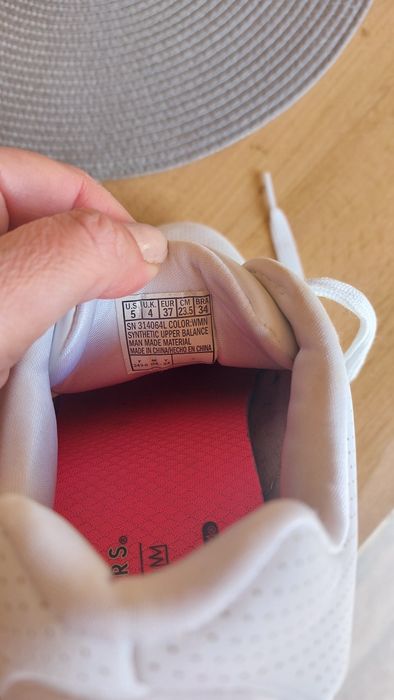 Adidași Shenkers mar 37