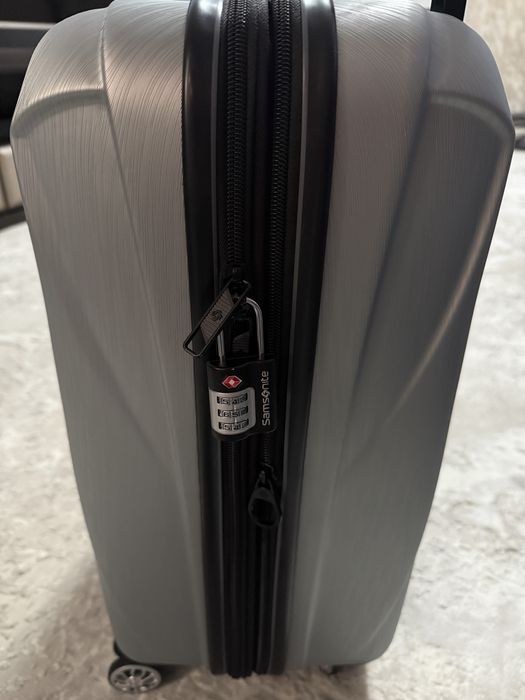 Срочно продам стильный чемодан Samsonite (оригинал)