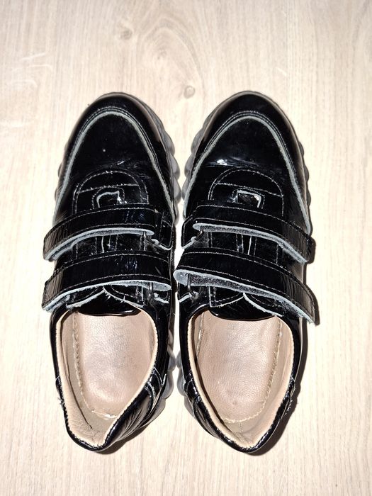 Продаю обувь для девочек