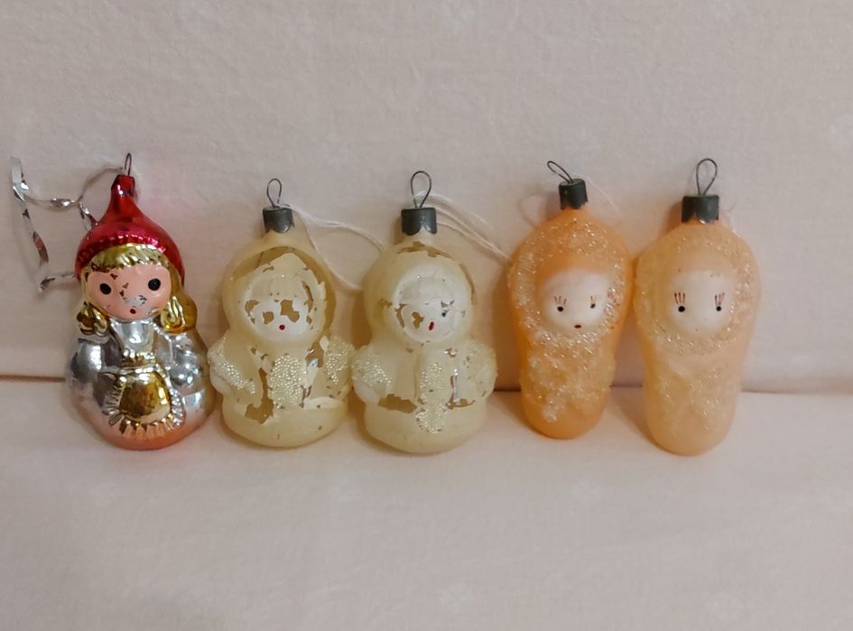 Новогодние елочные игрушки.