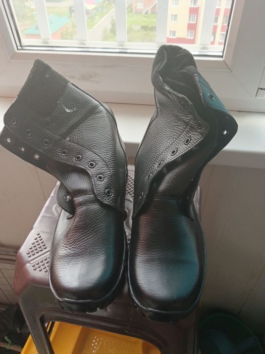 Продам зимние берцы новые