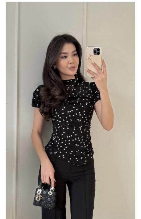 Нежная кофточка в горошек