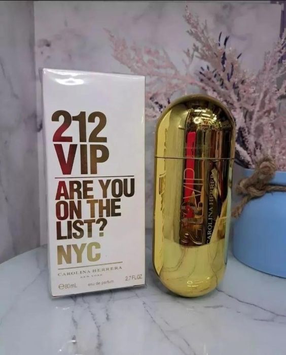 Продам духи Carolina Herrera 212 vip оригинал