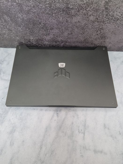 Asus.  
ОЗУ:16ГБ SSD: 500ГБ