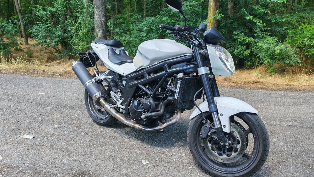 Hyosung GT650 Naked (nu Suzuki Yamaha Honda Kawasaki))