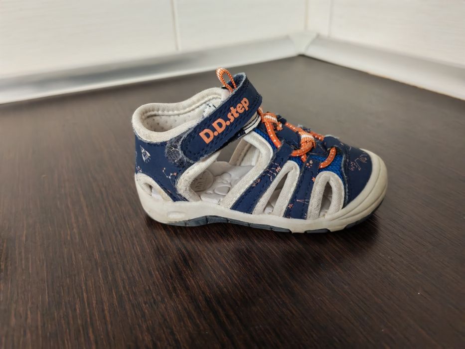 Vand sandale dd step