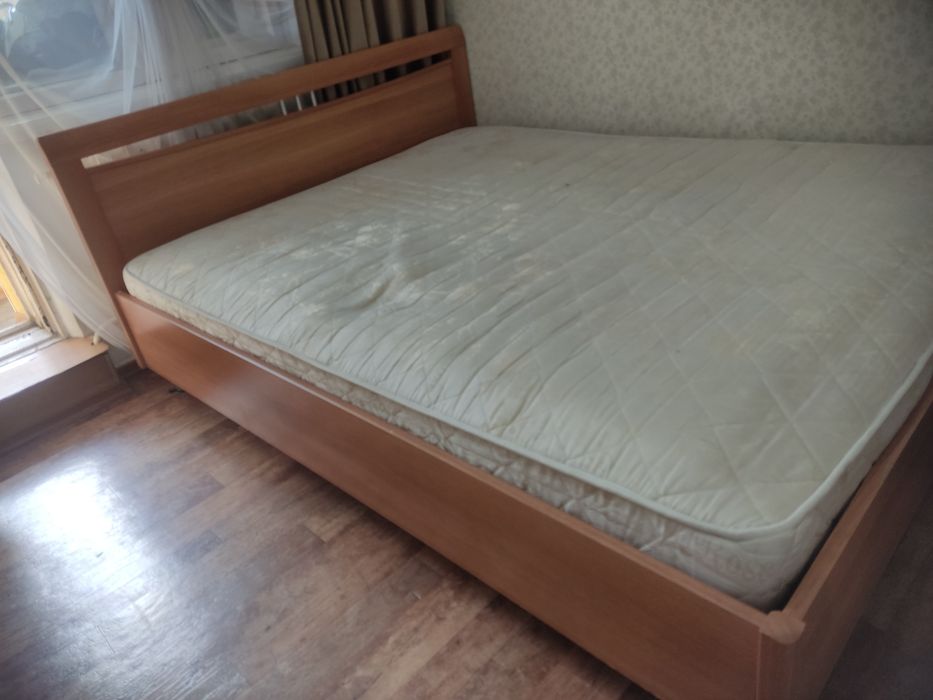 Отдам  кровать с матрасом