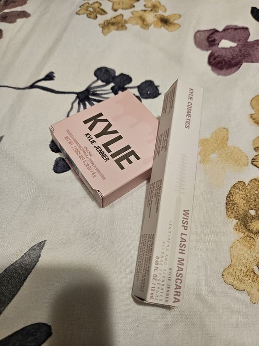 Сет KAYLIE COSMETICS Спирала и хайлайтър