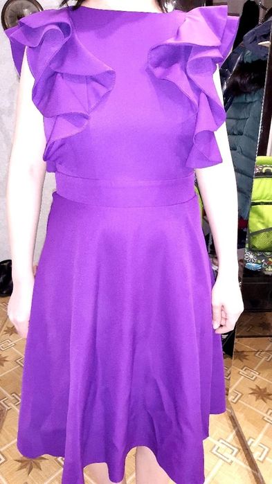 Продам платья и комбинезон