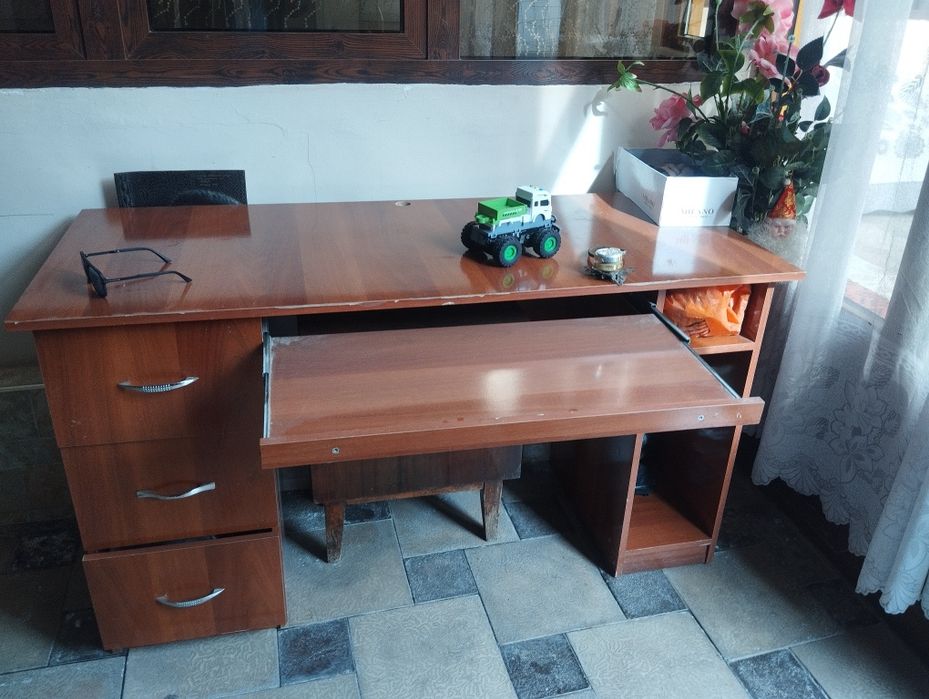 Стол компьютерный