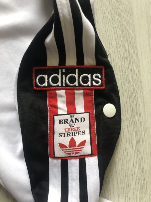 Pantaloni adidas unisex cu nasturi