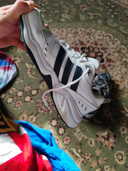 Продам кроссовки почти новые