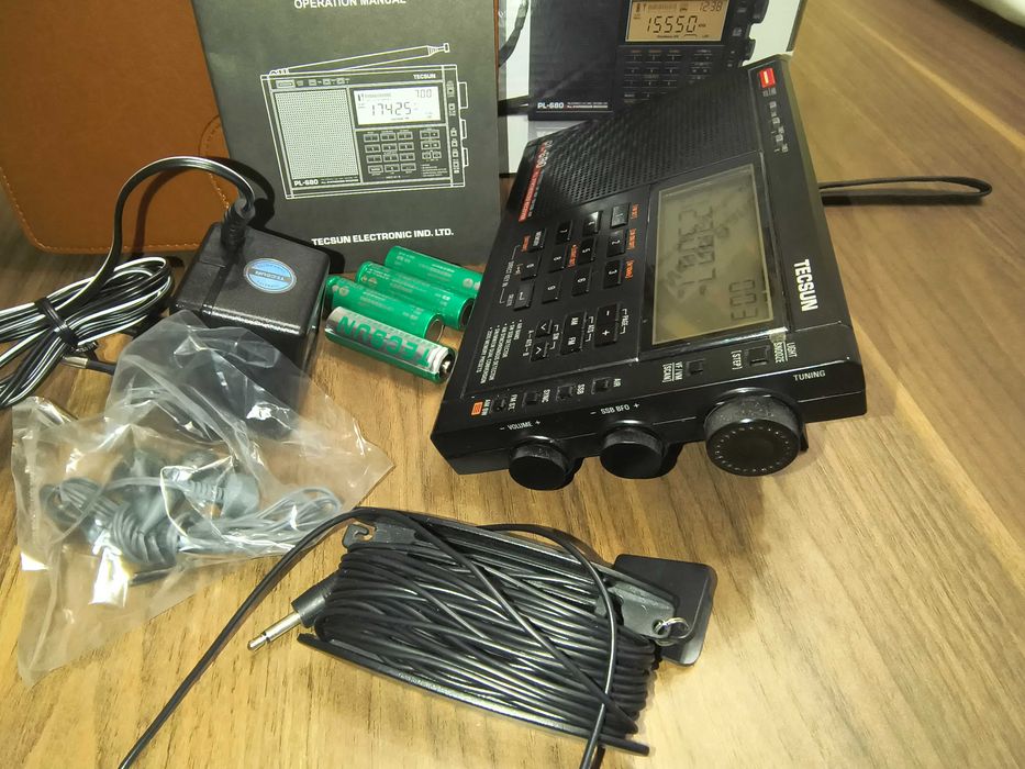 Tecsun PL-680 Full-band FM/MW/SWB Радиоприемник с любителски SSB и авиационен AIR обхват (като НОВ)