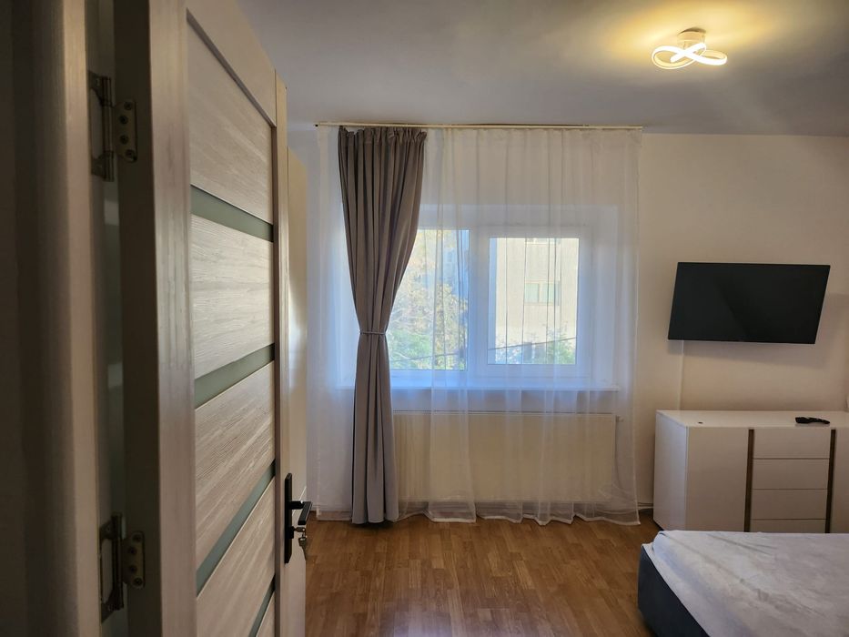 Inchiriez apartament 2 camere,decomandat, zona str.G Enescu