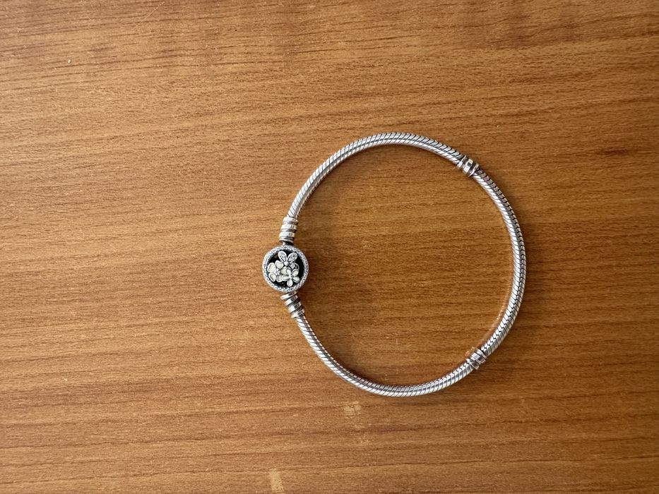 Vând brățară Pandora