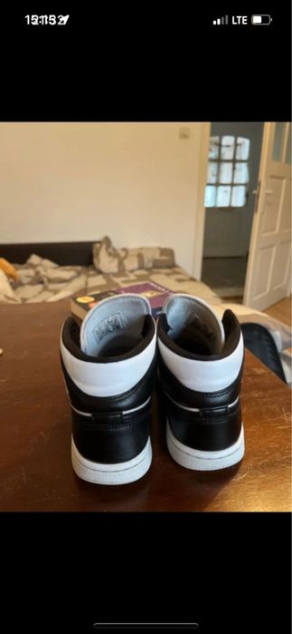 Jordan 1 mid panda
