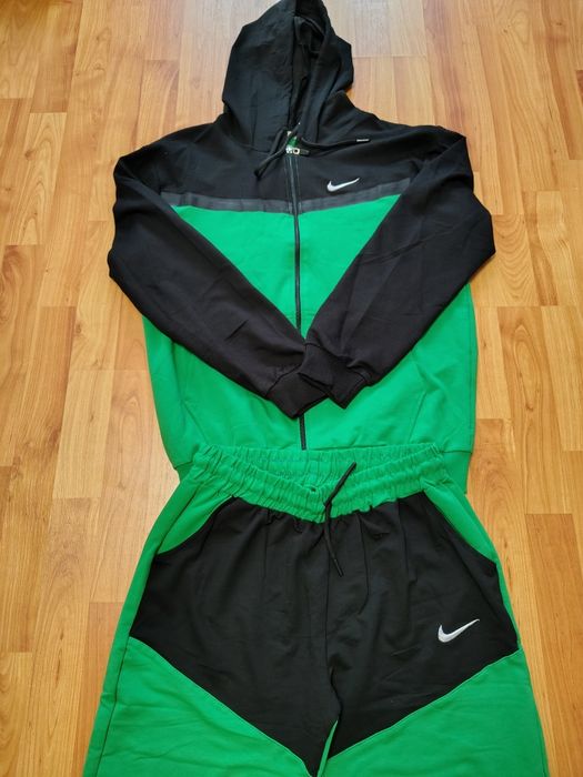 Vând trening Nike bărbați