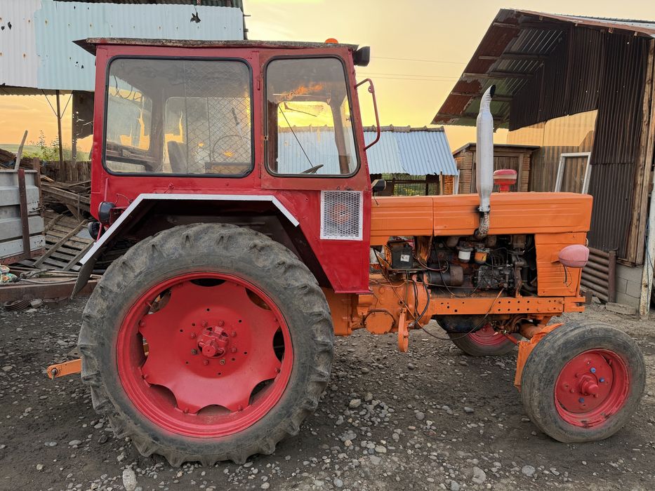 Vând Tractor u650 ,plug, disk , remorca